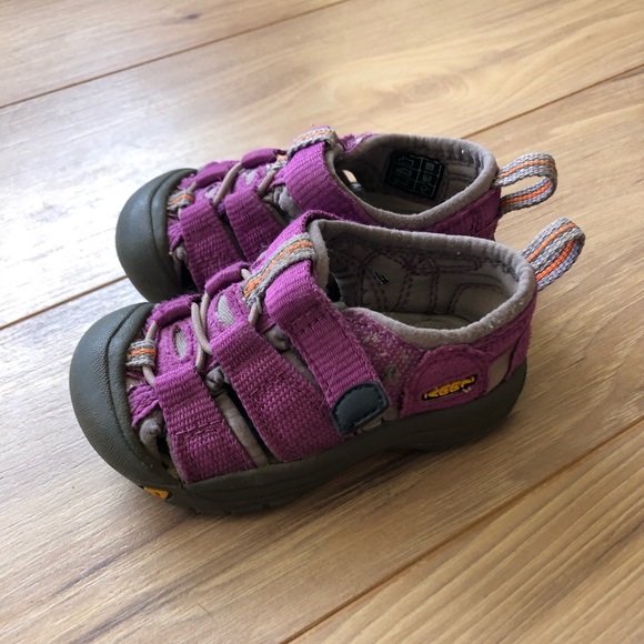 SOLD Keen Infant Size 4 Sandals - Picture 2 of 4